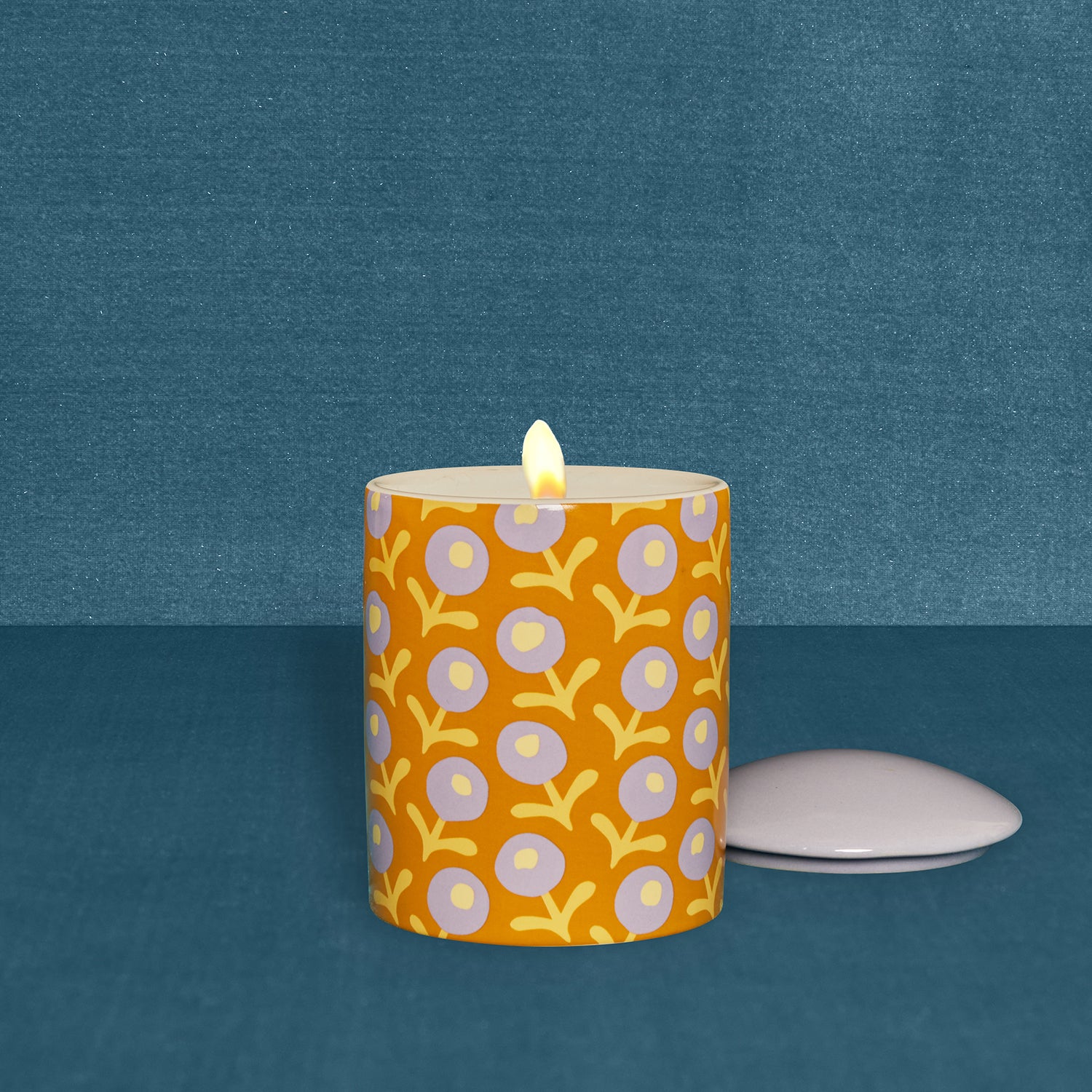 SCALLOPED CYLINDER – Latvian Candles